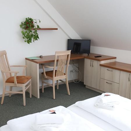 Tisnovska Rychta Hotel Buitenkant foto