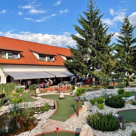 Tisnovska Rychta Hotel Buitenkant foto