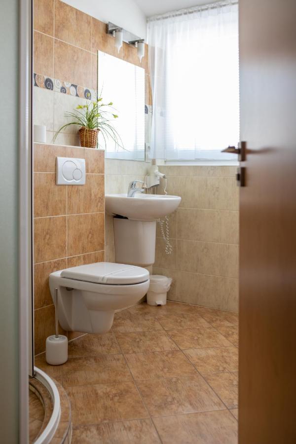 Tisnovska Rychta Hotel Buitenkant foto